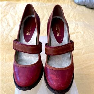 Kenneth Cole Reaction Burgundy Mary Jane Heels 7.5